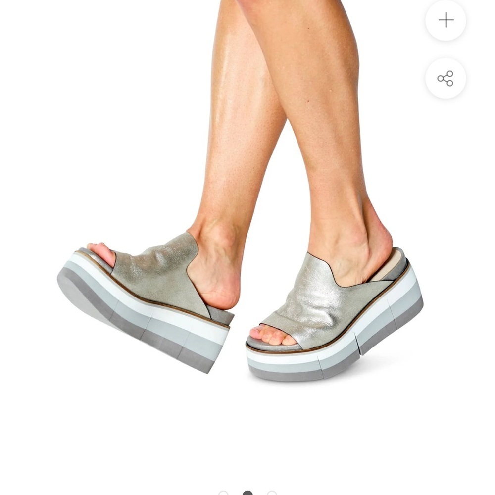Naked feet flow Stylish Silver Platform Sandals size 8.5M